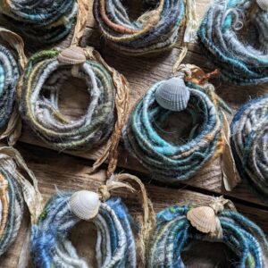 Handspun Art Yarn Bundle With Natural Sea Shell 4 Meters Weaving Wool Hand Spun Sea Studies Handweaving Tapestry Knitting Crochet Felting